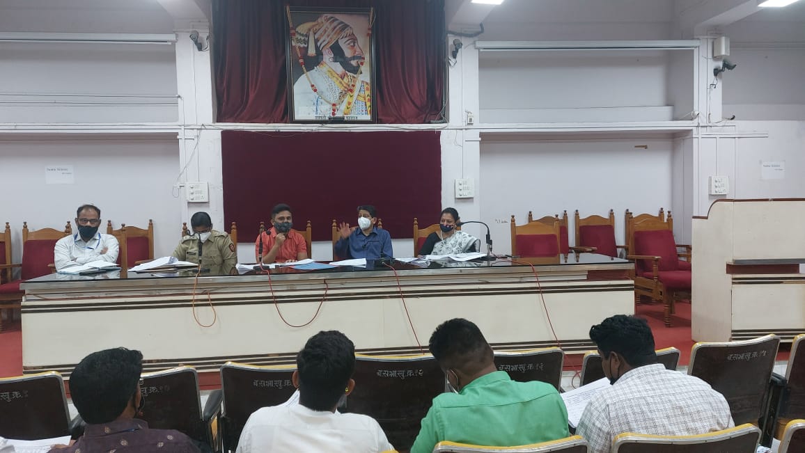 कोरोनामुळे पालक गमावलेल्या बालकांना सर्व शासकीय योजनांचा लाभ प्राधान्याने द्यावा – जिल्हाधिकारी मिलिंद शंभरकर