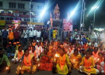 लक्ष्मी विष्णू चाळीमधील महिलांचा कॅन्डल मार्च…