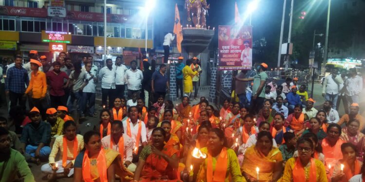 लक्ष्मी विष्णू चाळीमधील महिलांचा कॅन्डल मार्च…