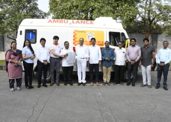 प्रिसिजन फाऊंडेशनच्या माध्यमातून मार्कण्डेय रुग्णालयास रुग्णवाहिकेचे हस्तांतरण