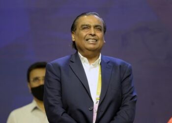 मुकेश अंबानींची घोषणा, ३ वर्षांत २० हजार कोटी रुपयांची गुंतवणूक करणार