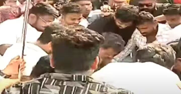 सावित्रीबाई फुले पुणे विद्यापीठात मोदींविरोधात आक्षेपार्ह लिखाण, दोन गटांमध्ये राडा