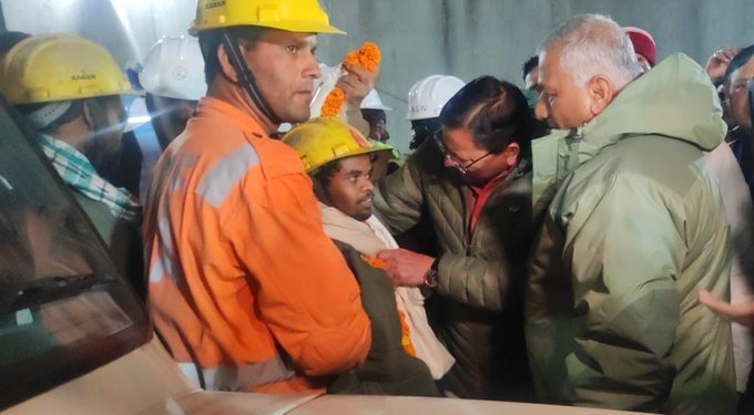 बोगद्यामध्ये अडकलेल्या सर्व 41 मजुरांची यशस्वीरित्या सुटका