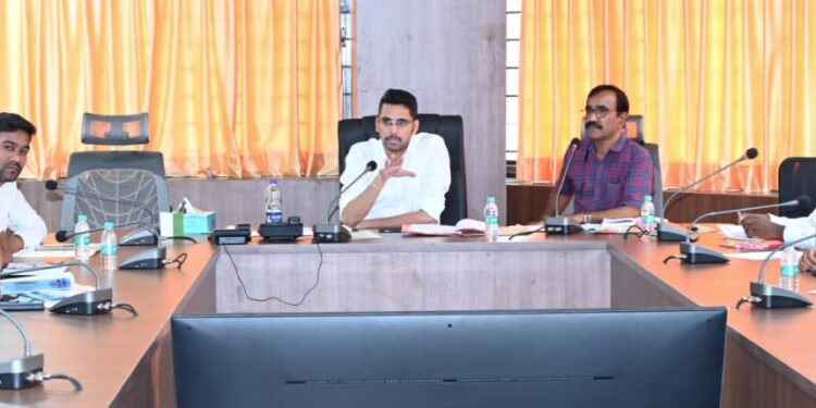 कौशल्य आधारित विविध अभ्यासक्रमाच्या प्रशिक्षण घेणाऱ्या उमेदवारांना रोजगार मिळाला पाहिजे -जिल्हाधिकारी कुमार आशीर्वाद
