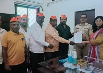 ओव्हरलोड वाहनांवरती कडक कारवाई करा – संभाजी आरमार