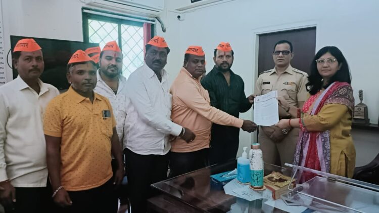 ओव्हरलोड वाहनांवरती कडक कारवाई करा – संभाजी आरमार