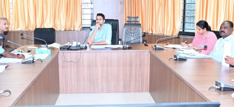 पोलीस विभागाने तपासावर असलेल्या प्रलंबित प्रकरणाचा निपटारा त्वरित करावा -जिल्हाधिकारी कुमार आशीर्वाद