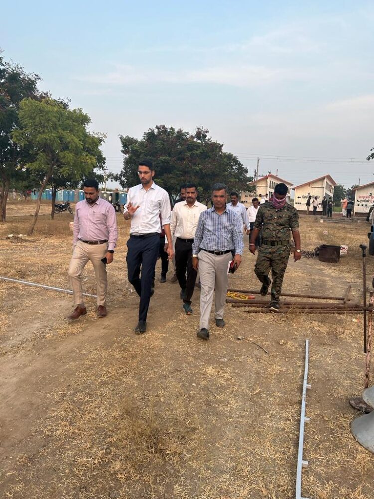 वारी कालावधीत भाविकांसाठी उपलब्ध सुविधांची जिल्हाधिकारी आशिर्वाद यांनी केली पाहणी