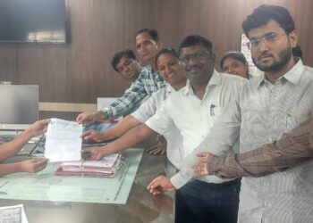 कंत्राटी डॉक्टर, अधिकारी कर्मचारी शासनात कायम करणेसाठी आक्रोश पदयात्रा