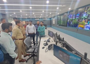 सोलापूर पोलीस आयुक्त राजेंद्र माने यांनी ICCC (कमांड अँड कन्ट्रोल सेंटर) व इंद्र भवन इमारतीची केली पाहणी