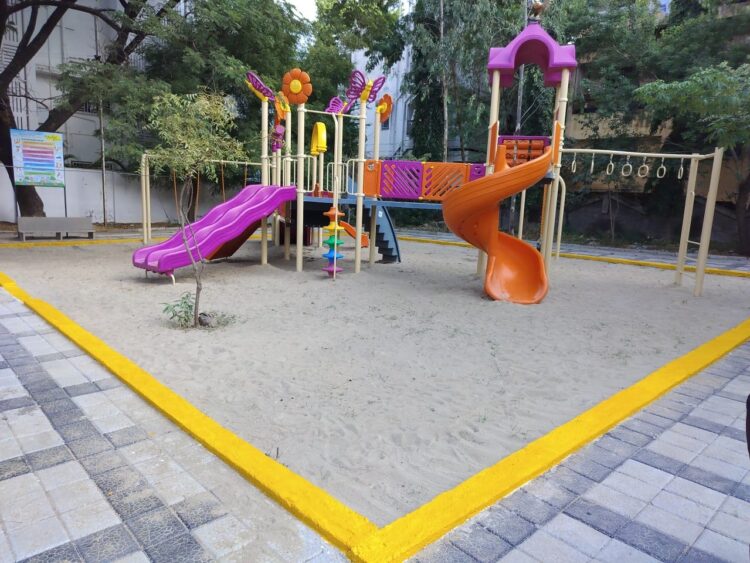 दिशा – विहार प्रतिष्ठान होटगी रोड येथिल बागेत बालाजी अमाईन्स च्या वतीने बसवण्यात आलेल्या प्ले स्टेशन सिस्टम चे लोकार्पण