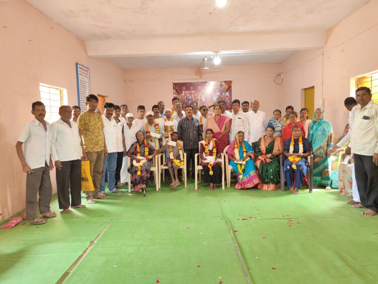 कोंडी येथे 20 दिव्यांग बांधवांना धनादेशाचे वाटप