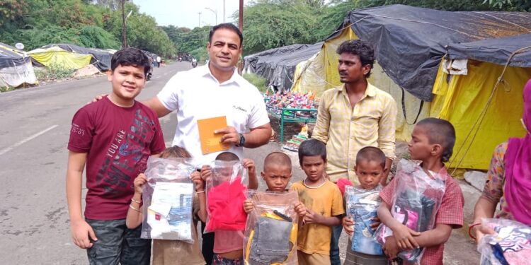 वंचिताच्या आनंदासाठी अॅटलान्स’ धावले; गरिबांसाठी मोफत कपडे