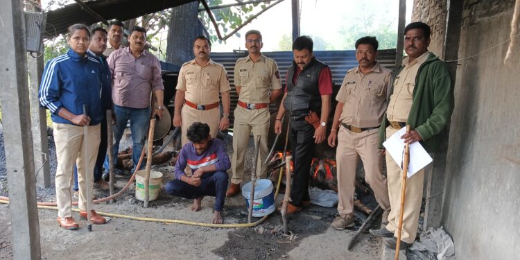राज्य उत्पादन शुल्क विभागाचे हातभट्ट्यांवर छापे, साडे पाच लाखांचा मुद्देमाल जप्त