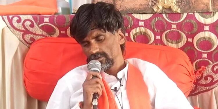 अखेर नऊ दिवसानंतर मनोज जरांगे पाटील यांचं उपोषण सुटलं