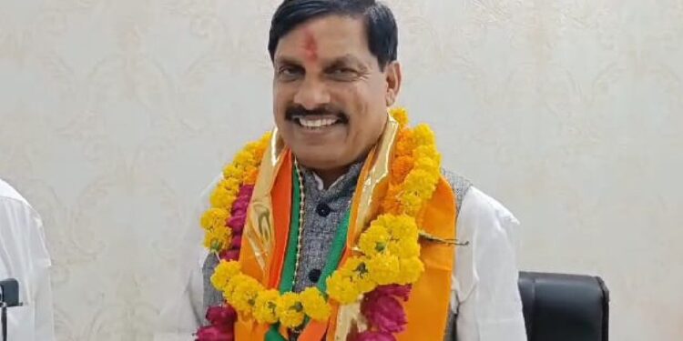 मोहन यादव मध्य प्रदेशच्या मुख्यमंत्रीपदी विराजमान