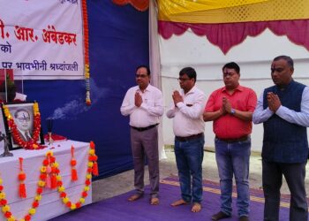 सोलापूर मंडळ येथे महामानव भारतरत्न डॉ.बाबासाहेब भीमराव आंबेडकर यांच्या महापरिनिर्वाण दिवसा निमित्त श्रद्धांजली कार्यक्रमाचे आयोजन