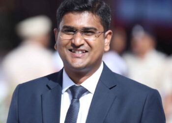 सोलापूरचे विवेक होकेंना अति विशिष्ट रेल्वे सेवा पुरस्कार