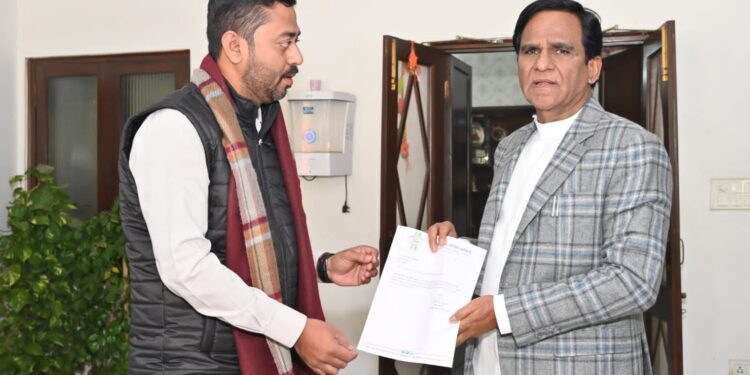 सोलापूर पुणे इंटरसिटी एक्सप्रेस संध्याकाळी नवीन सुरू करा -प्रा कुलकर्णी