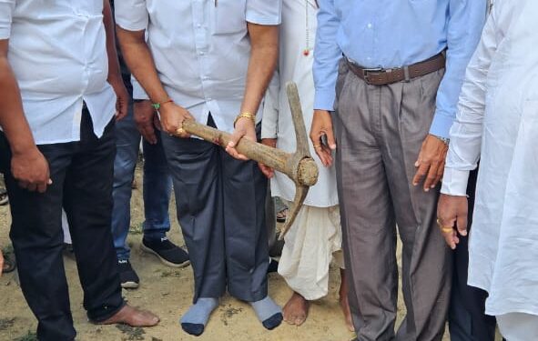 धोत्रे ता.बार्शी येथे विविध विकास कामांचे उद्घाटन..