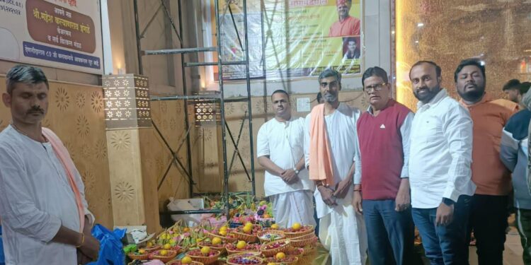 श्री वटवृक्ष स्वामी महाराज मंदिरात दत्त जयंती निमित्त स्वामींना ५६ भोगांची नैवेद्य मेजवानी