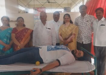 बापूसाहेब करजगीकर यांच्या तृतीय पुण्यस्मरणदिनी रक्तदान शिबिरास उत्स्फूर्त प्रतिसाद