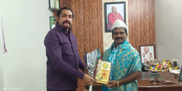 किसन जाधव यांचा सोनाई फाउंडेशनतर्फे करण्यात आला सत्कार