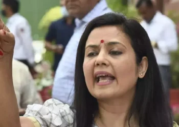 महुआ मोईत्रांच्या निलंबनावर स्थगिती देण्यास सुप्रीम कोर्टाचा नकार