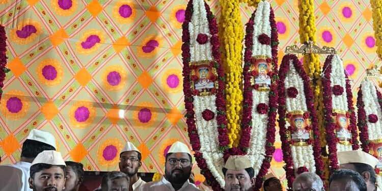 बंदपट्टे परिवाराच्या वतीने नंदीध्वजाचे पूजन…