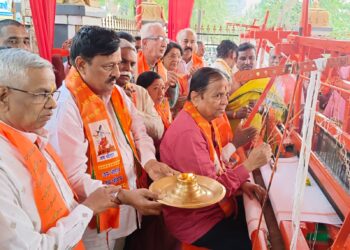 सोलापूरकरांनी हाताने विणलेले वस्त्र प्रभू श्रीरामांच्या मूर्तीला घालण्यात येणार