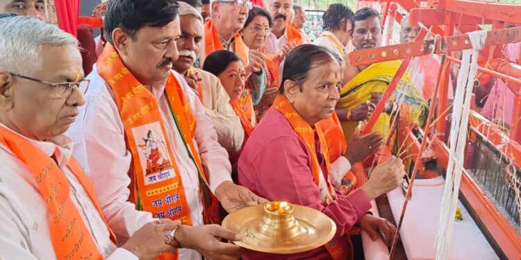 सोलापूरकरांनी हाताने विणलेले वस्त्र प्रभू श्रीरामांच्या मूर्तीला घालण्यात येणार