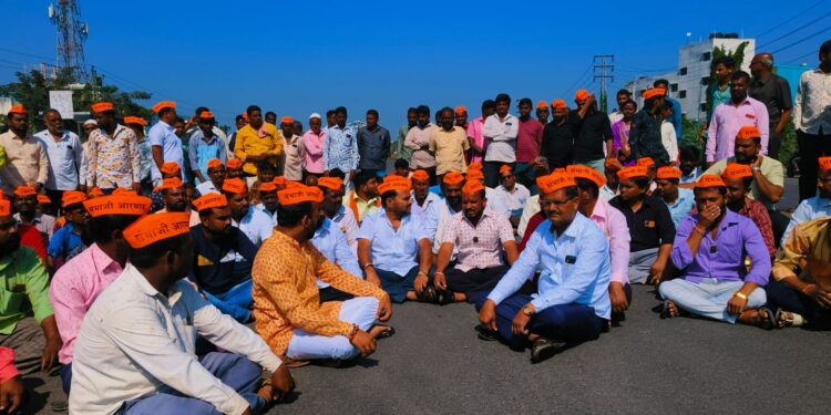 वाहनचालकांसाठी जाचक हिट अँड रन कायदा रद्द व्हावा यासाठी संभाजी आरमार संघटनेने केला रास्ता रोको आंदोलन…