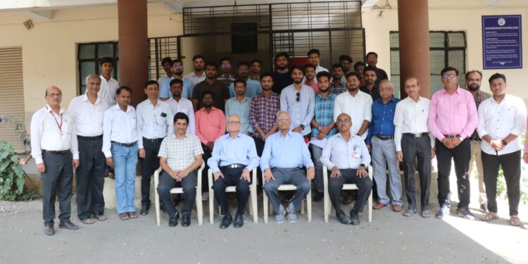 एस ई एस तंत्रनिकेतन येथे माजी विद्यार्थ्यांचा स्नेह मेळावा संपन्न