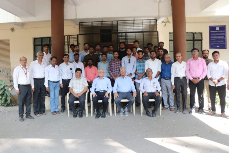 एस ई एस तंत्रनिकेतन येथे माजी विद्यार्थ्यांचा स्नेह मेळावा संपन्न