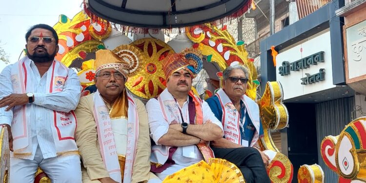 सोलापुरात पारंपारिक लोककलांनी निघाली नाट्य दिंडी