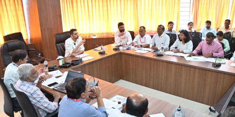 नागरिकांनी कुष्ठरोग रुग्णासोबत भेदभाव न करता त्यांना मुख्य प्रवाहात आणण्यासाठी प्रयत्न करावेत – जिल्हाधिकारी