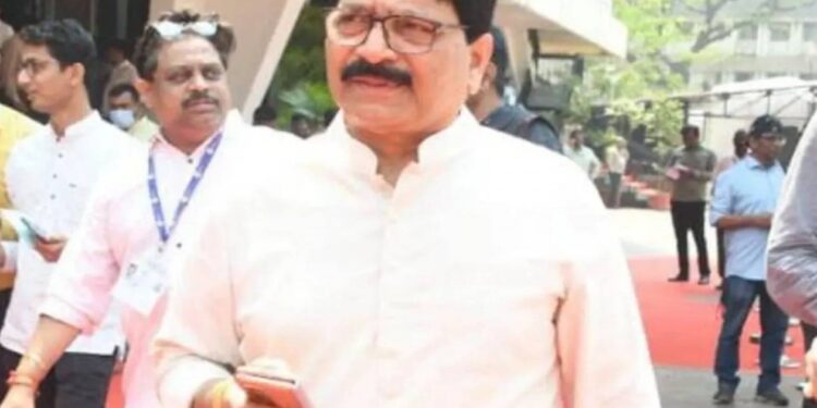 ठाकरे गटाचे आमदार रवींद्र वायकरांच्या घरावर ईडीची छापेमारी