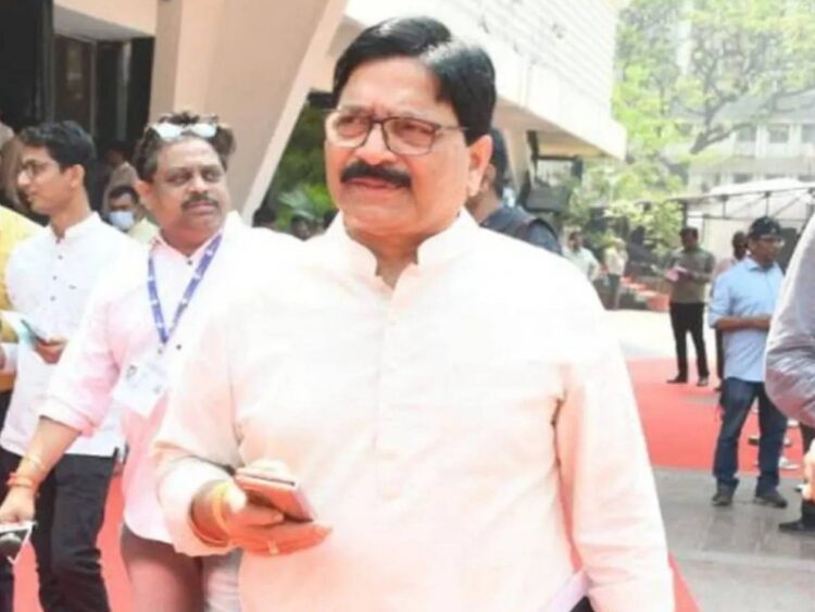 ठाकरे गटाचे आमदार रवींद्र वायकरांच्या घरावर ईडीची छापेमारी