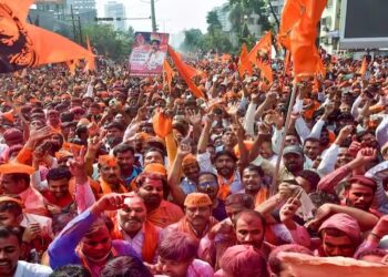 मराठा समजाला दहा टक्के आरक्षण, मागासवर्ग आयोगाच्या अहवालाला मंत्रिमंडळाची मंजुरी