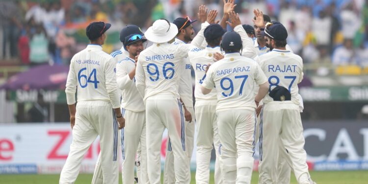 इंग्लंडची धूळदाण, भारताचा १०६ धावांनी विजय