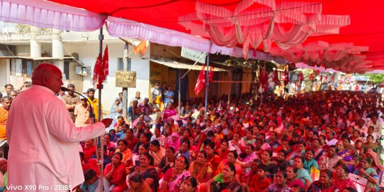 रे नगर च्या लाभार्थ्यांना मोफत सौरऊर्जा व 2 लाख रु. वाढीव अनुदान द्या – .कॉ नरसय्या आडम (मास्तर)