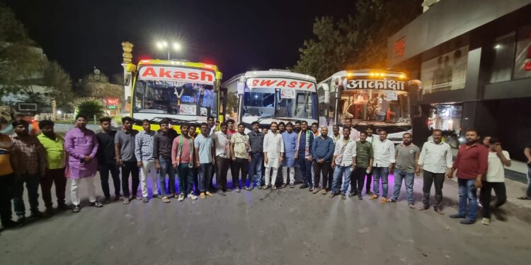 सोशल मिङीयाच्या राज्यव्यापी मेळाव्यासाठी सोलापूर शहर-जिल्हयातून शेकङो कार्यकर्ते मुंबईला रवाना….