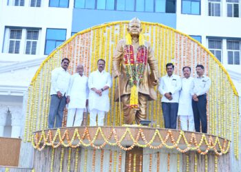 सर्वसमभावाचा विचार जपणारे आदर्श नेतृत्व स्व.दादांना अभिवादन!