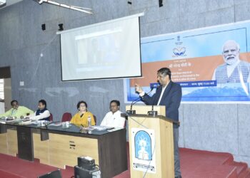 100 कोटी रुपयांच्या निधीतून विकसित सोलापूर विद्यापीठ घडणार: कुलगुरू प्रा. महानवर