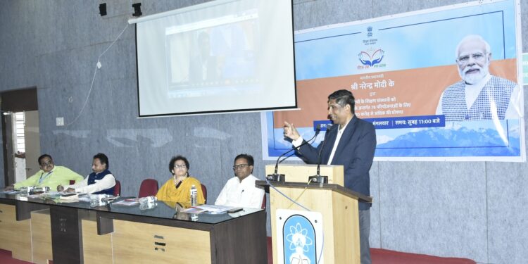 100 कोटी रुपयांच्या निधीतून विकसित सोलापूर विद्यापीठ घडणार: कुलगुरू प्रा. महानवर