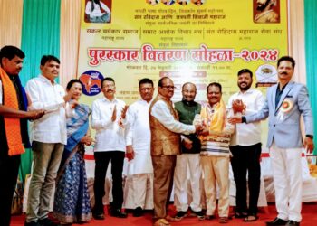 शाहीर रमेश खाडे यांना जीवन गौरव सन्मान प्रदान