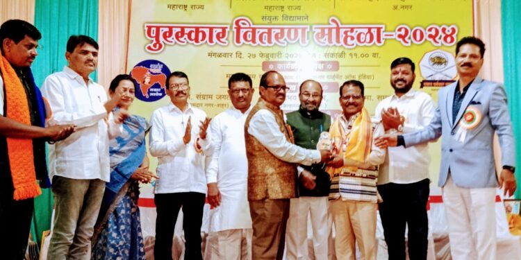 शाहीर रमेश खाडे यांना जीवन गौरव सन्मान प्रदान