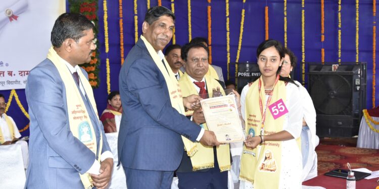 सोलापूर विद्यापीठाने जिल्ह्यातील उच्च शिक्षणाचा गुणवत्ता वाढविला: राज्यपाल बैस