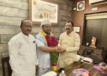 नजीब शेख यांचा माजी गृहराज्य मंत्री सिद्धाराम म्हेत्रे यांच्याकडून सत्कार….