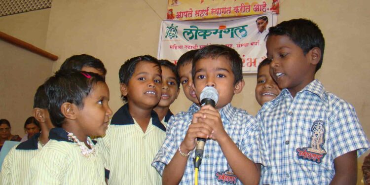 स्नेहालय बालगृह कारंबा येथे चाचा नेहरू बाल महोत्सवाच्या आयोजन